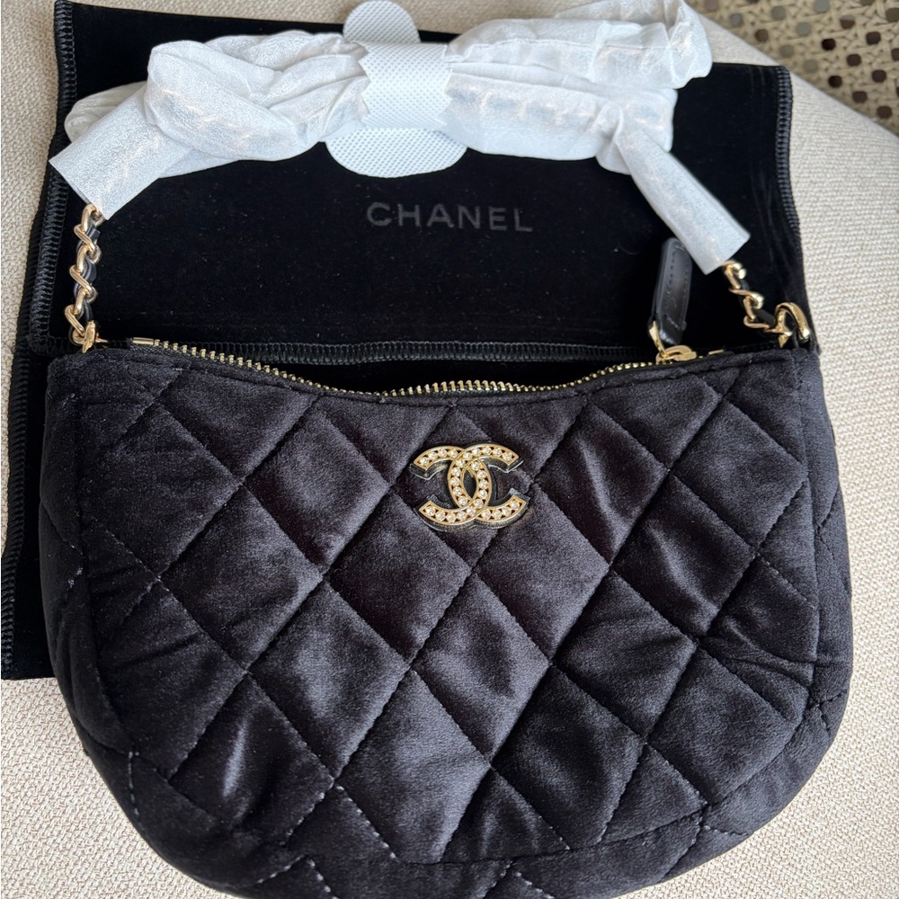 GWP Chanel Makeup Black Quilted Clutch with Gold Chain